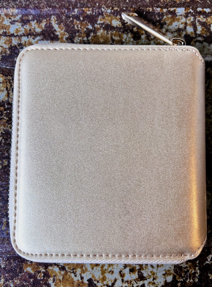 Portafoglio Around Manila Grace