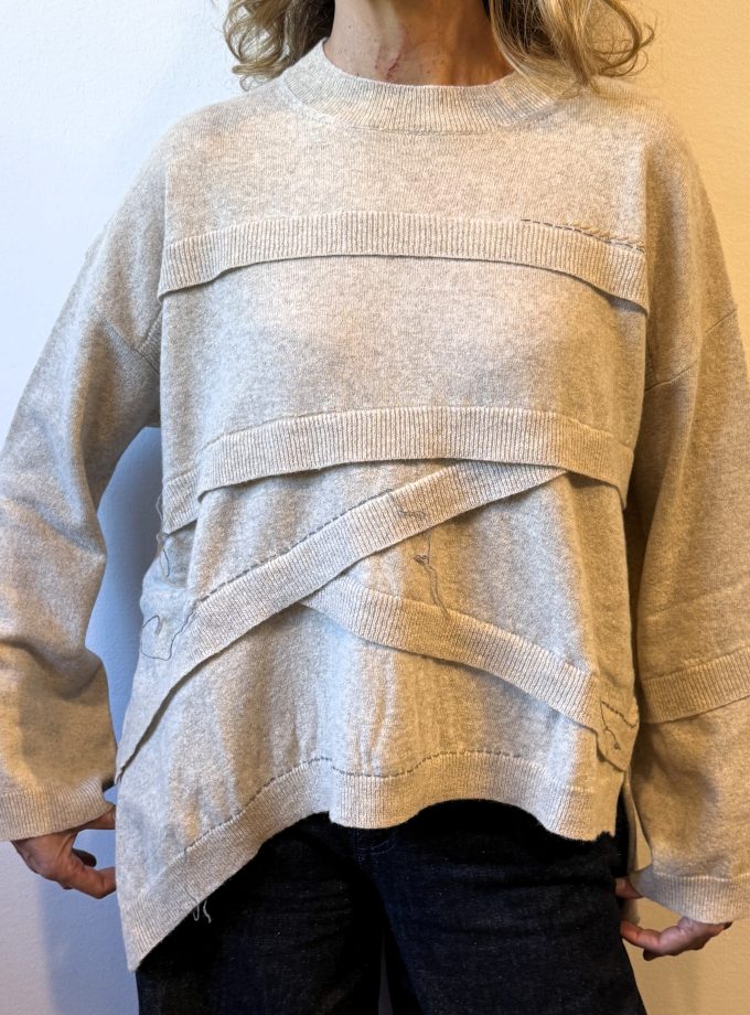 Maglia asimmetrica intrecci Jei-O Laboratorio