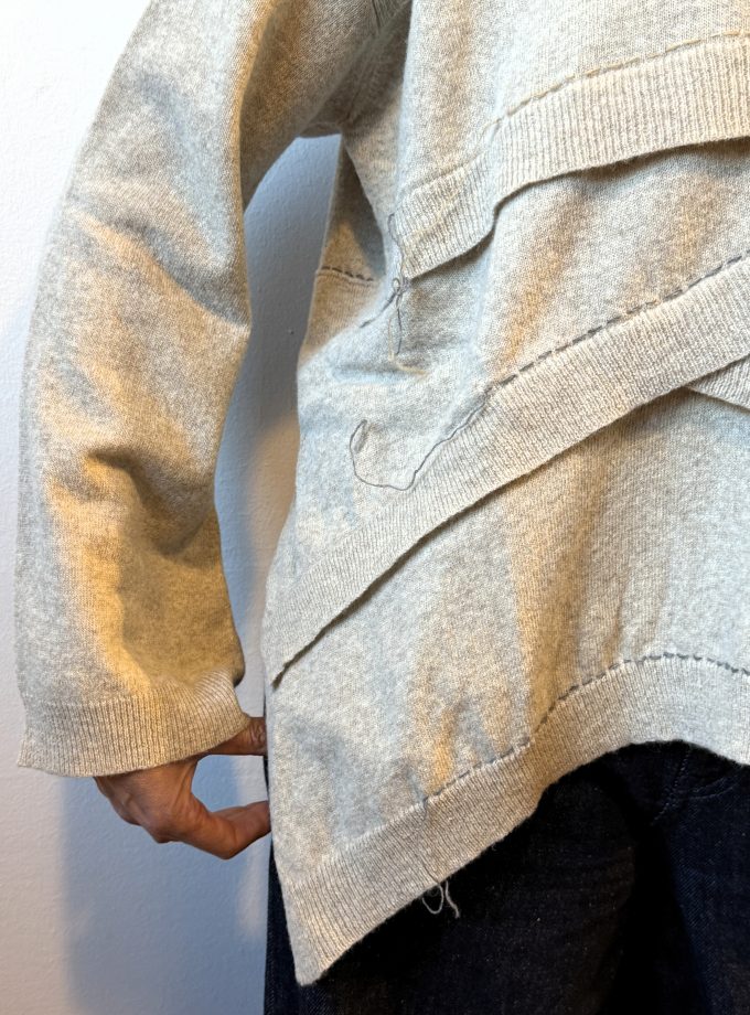 Maglia asimmetrica intrecci Jei-O Laboratorio