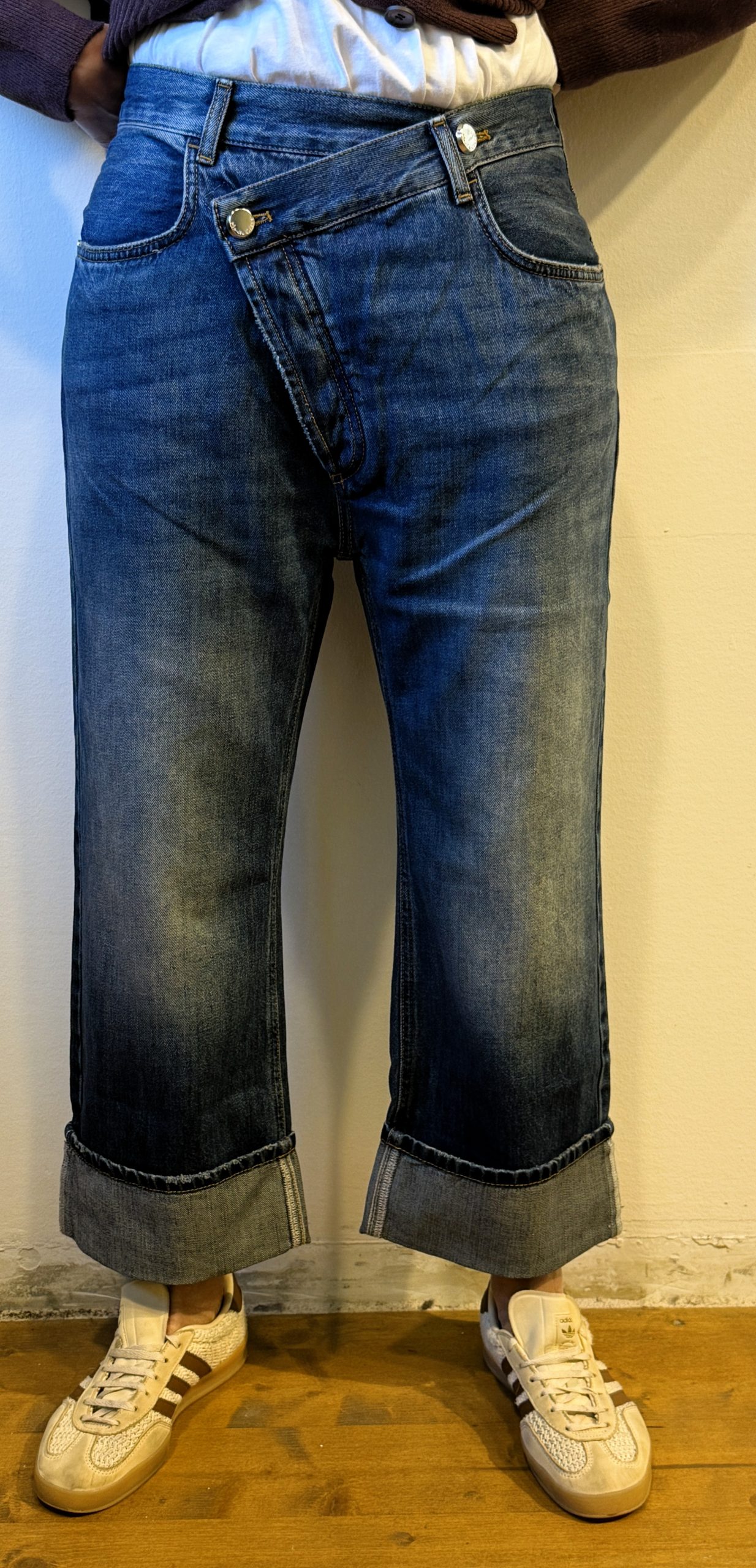 Jeans-asimmetrico-manila-grace-davanti