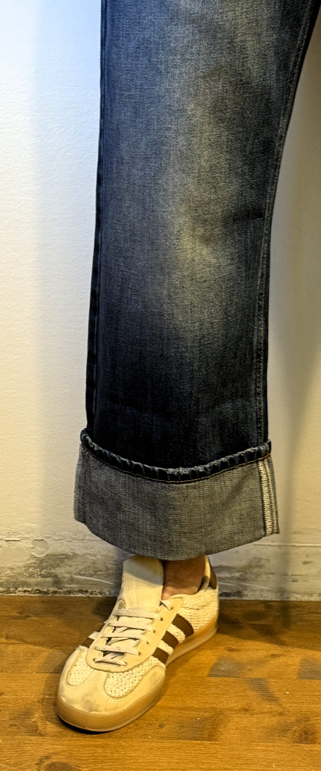 Jeans-asimmetrico-manila-grace-particolare-2